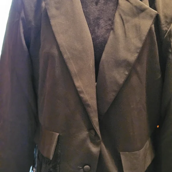 The Pyramid Collection Black Lace Women's Lined Blazer. - Picture 3 of 16